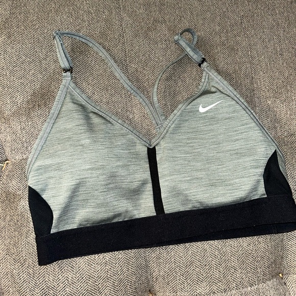 Nike sports bra - Picture 1 of 2